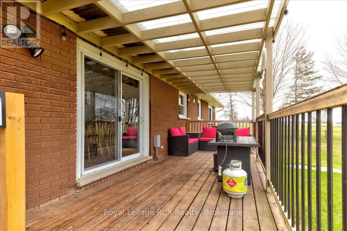 392158 GREY 109 ROAD Image 30
