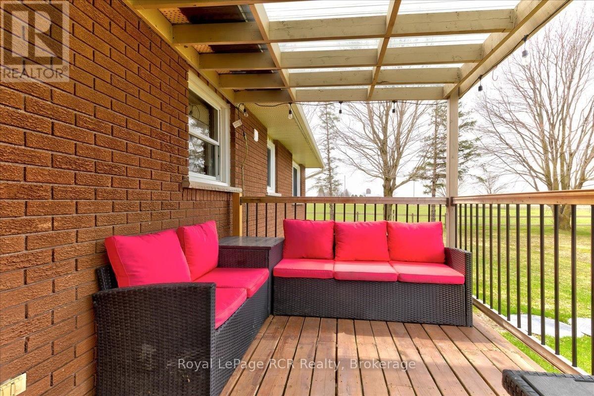 392158 GREY 109 ROAD Image 32