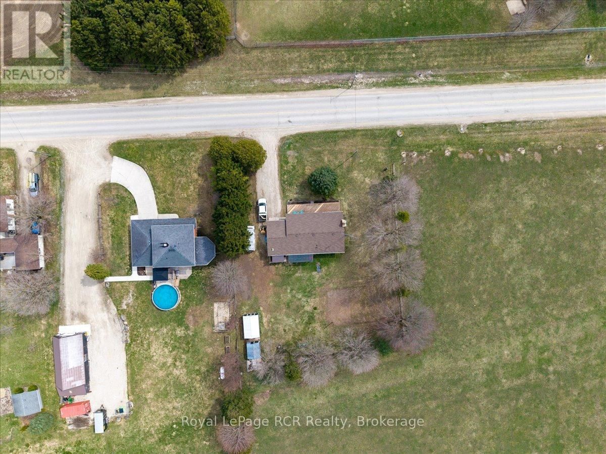 392158 GREY 109 ROAD Image 39
