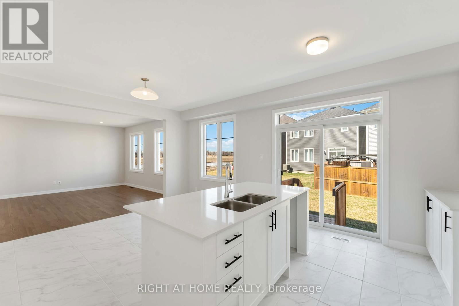 83 HACKAMORE CRESCENT Image 14