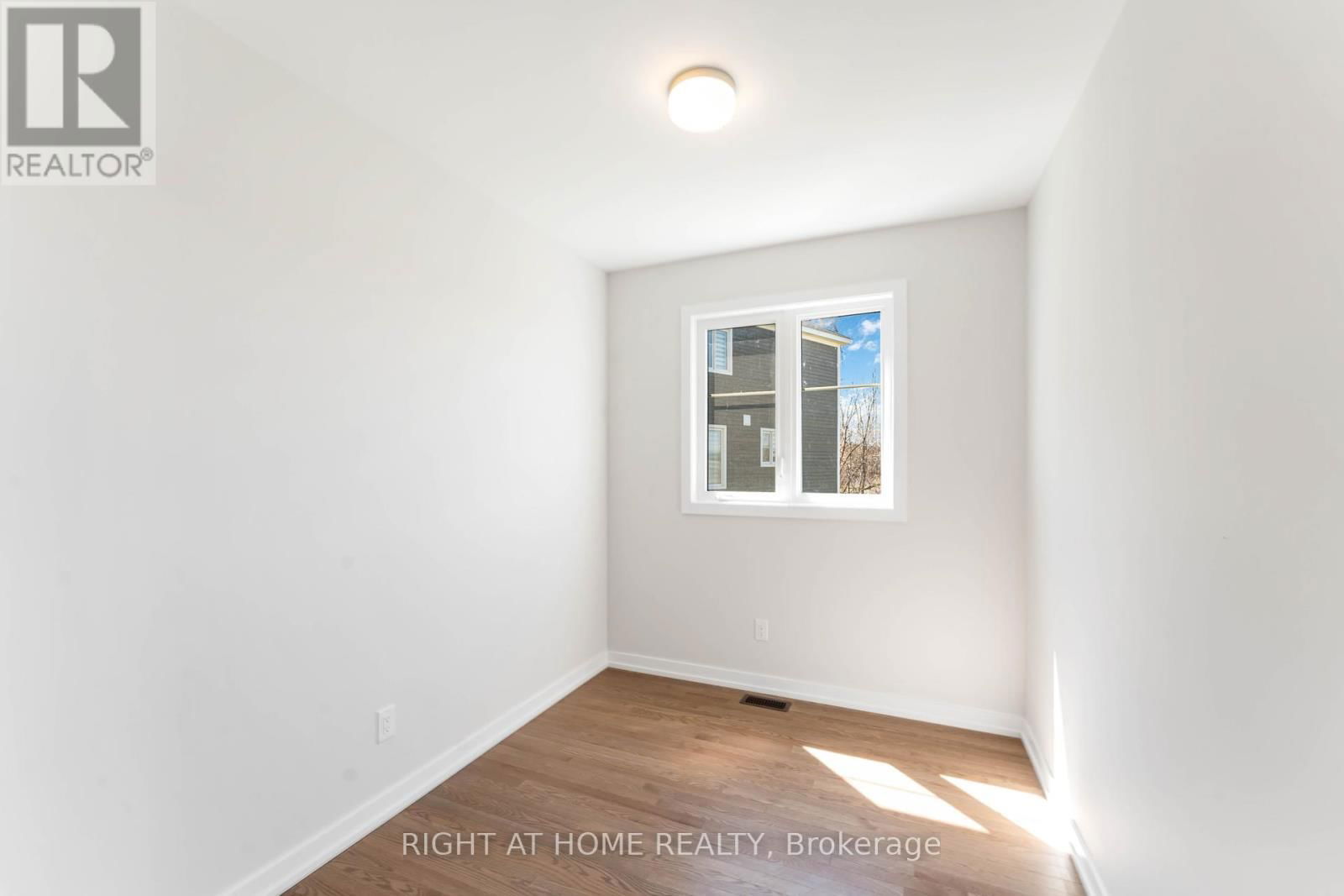 83 HACKAMORE CRESCENT Image 19