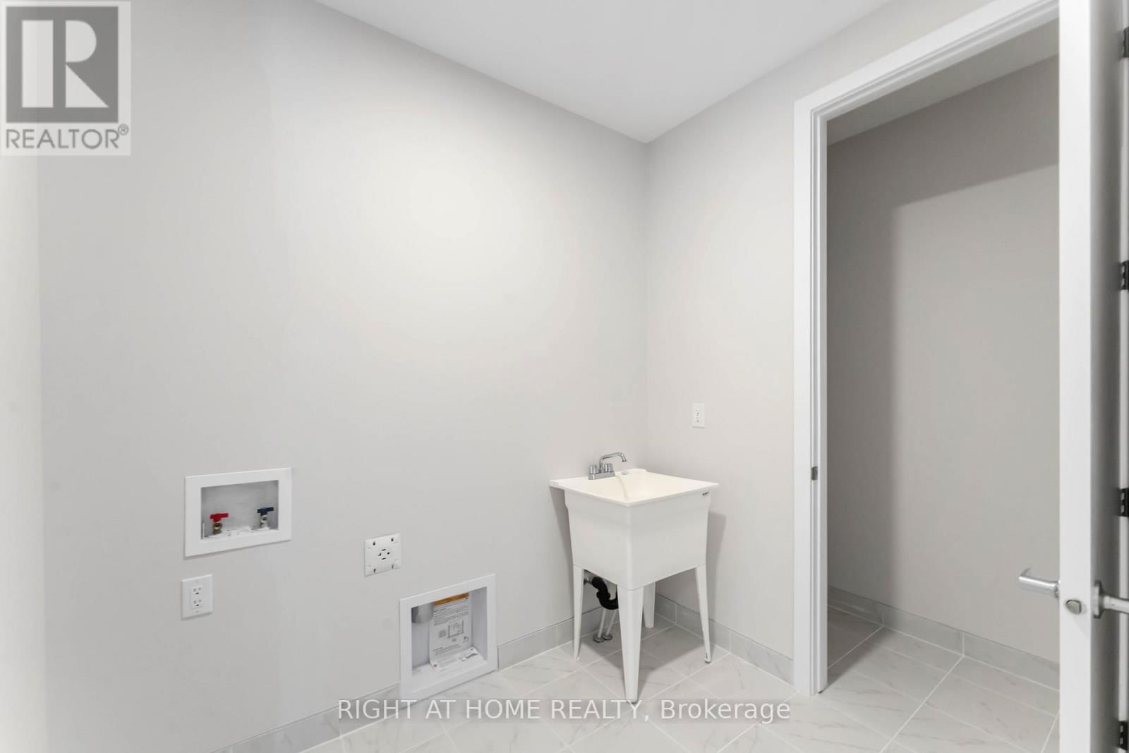 83 HACKAMORE CRESCENT Image 34