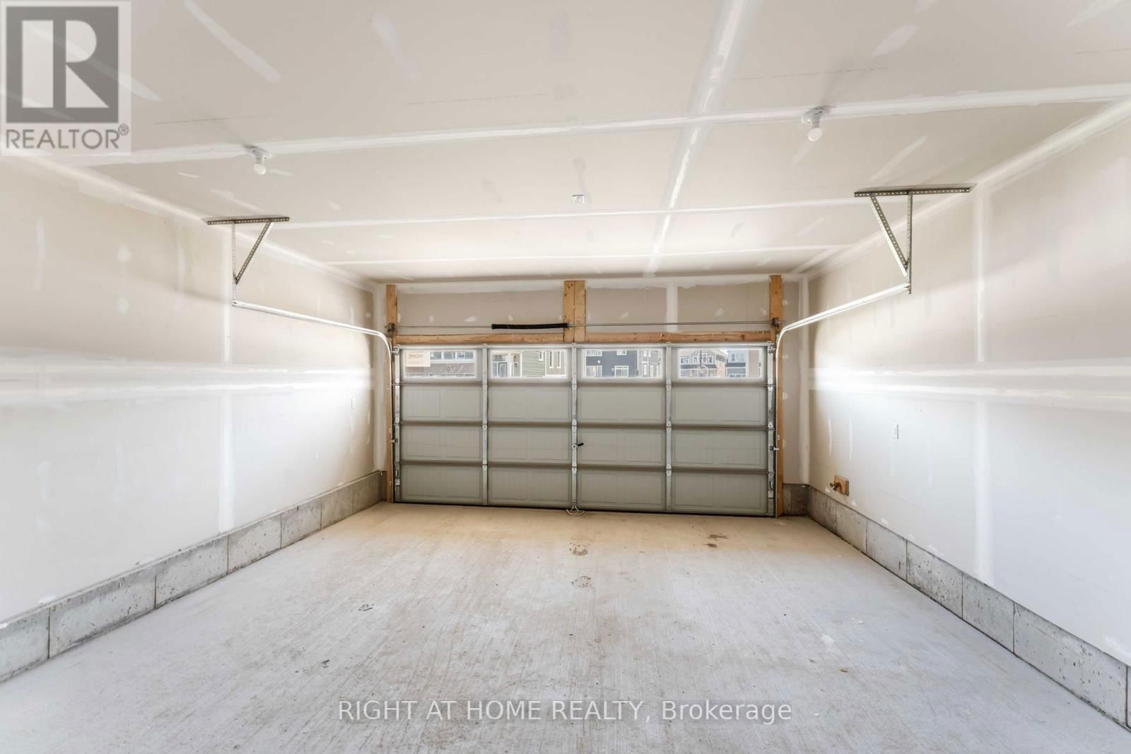 83 HACKAMORE CRESCENT Image 45