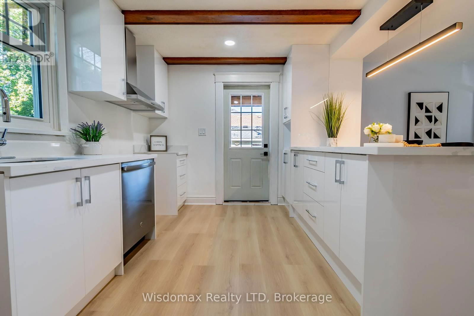 169 RUSSELL AVENUE Image 19