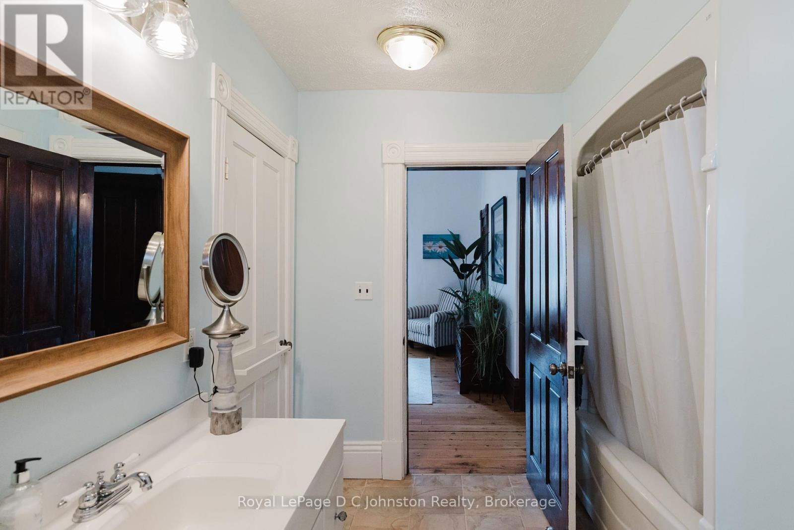 SW - 83 3RD STREET Image 16