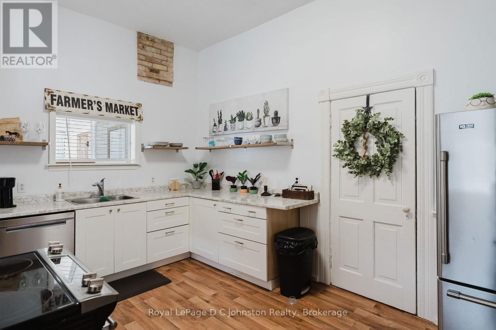 SW - 83 3RD STREET Image 8