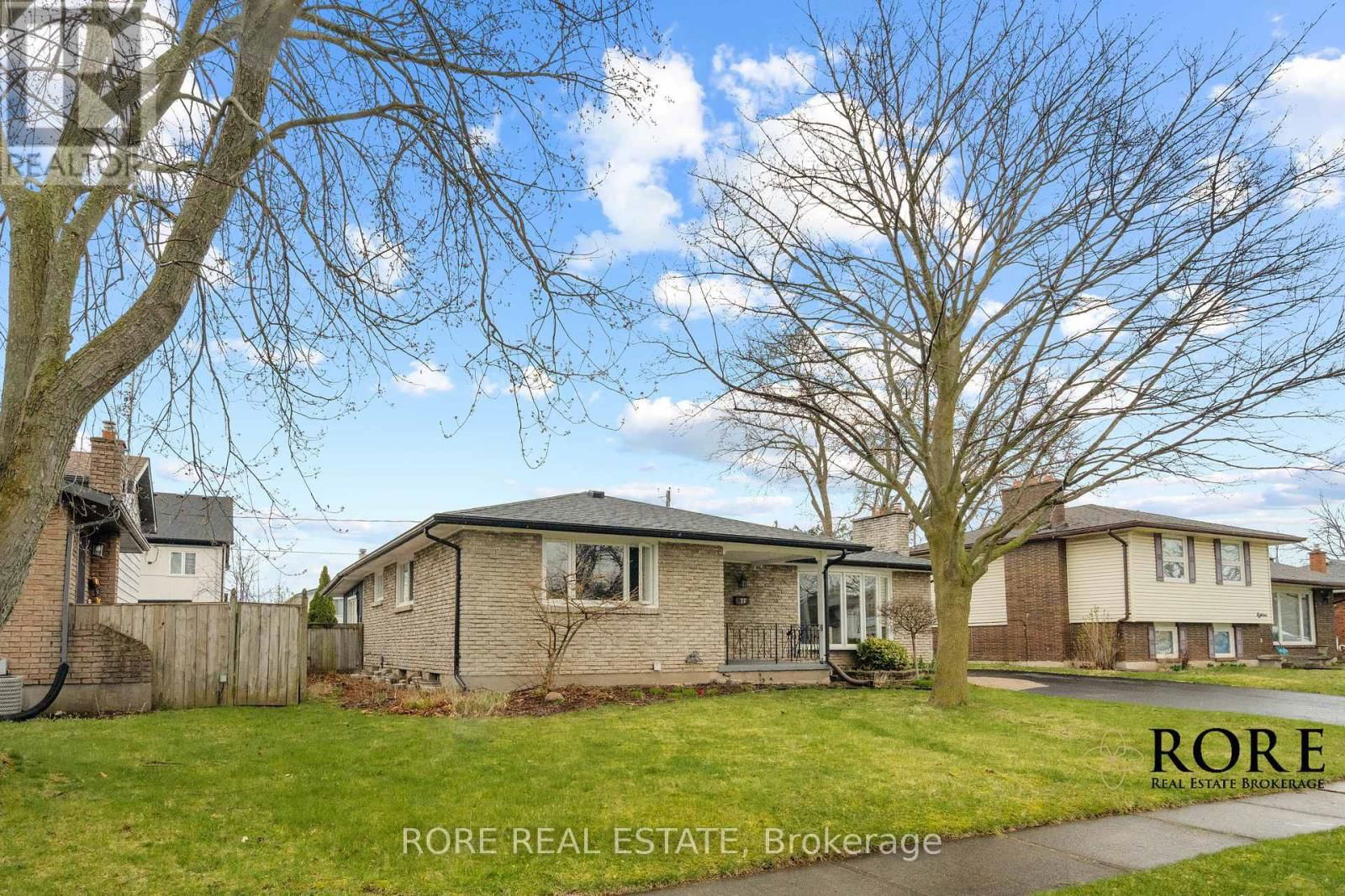 22 COLONIAL STREET Image 3