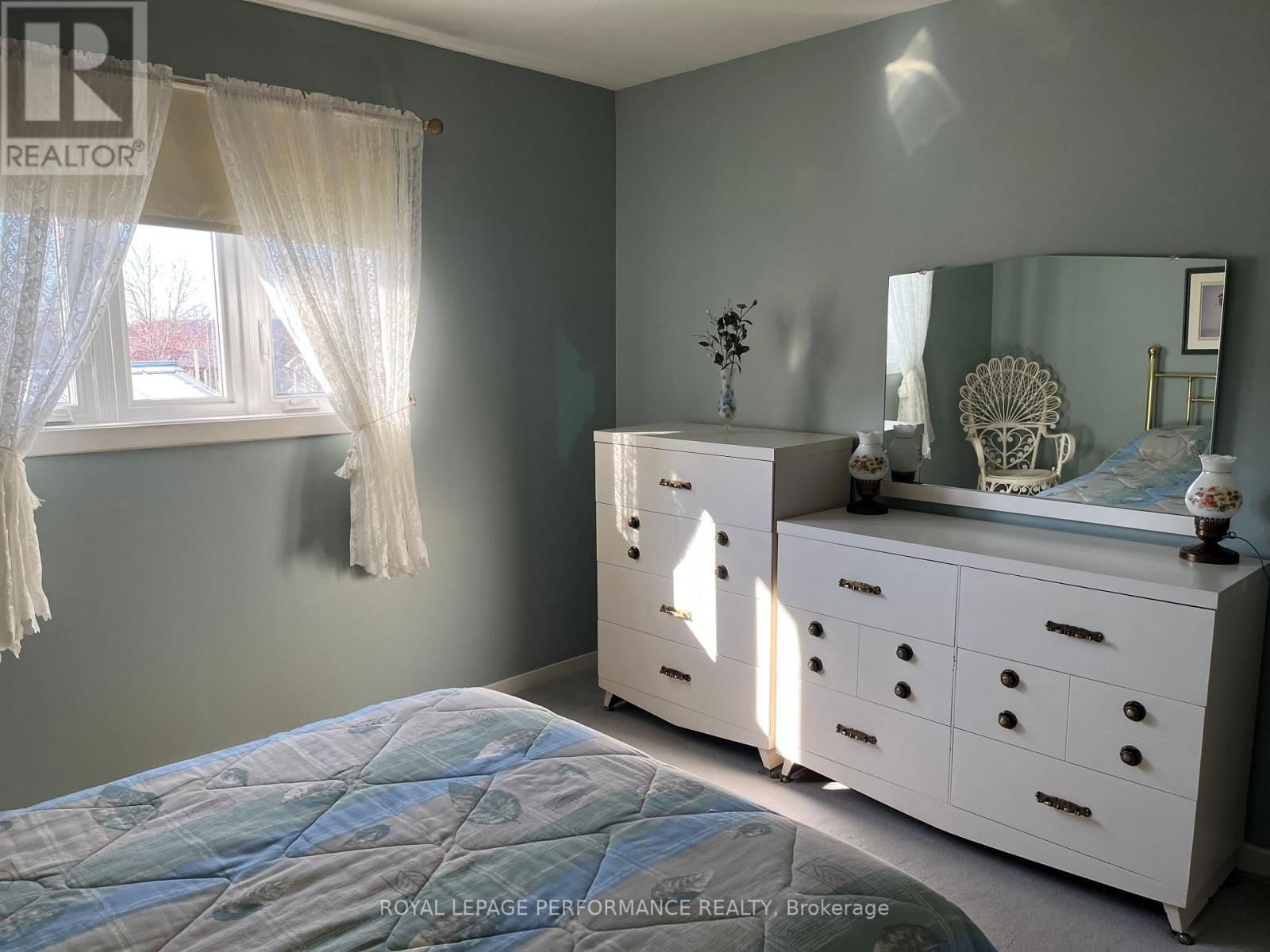 614 MONTCALM STREET Image 12