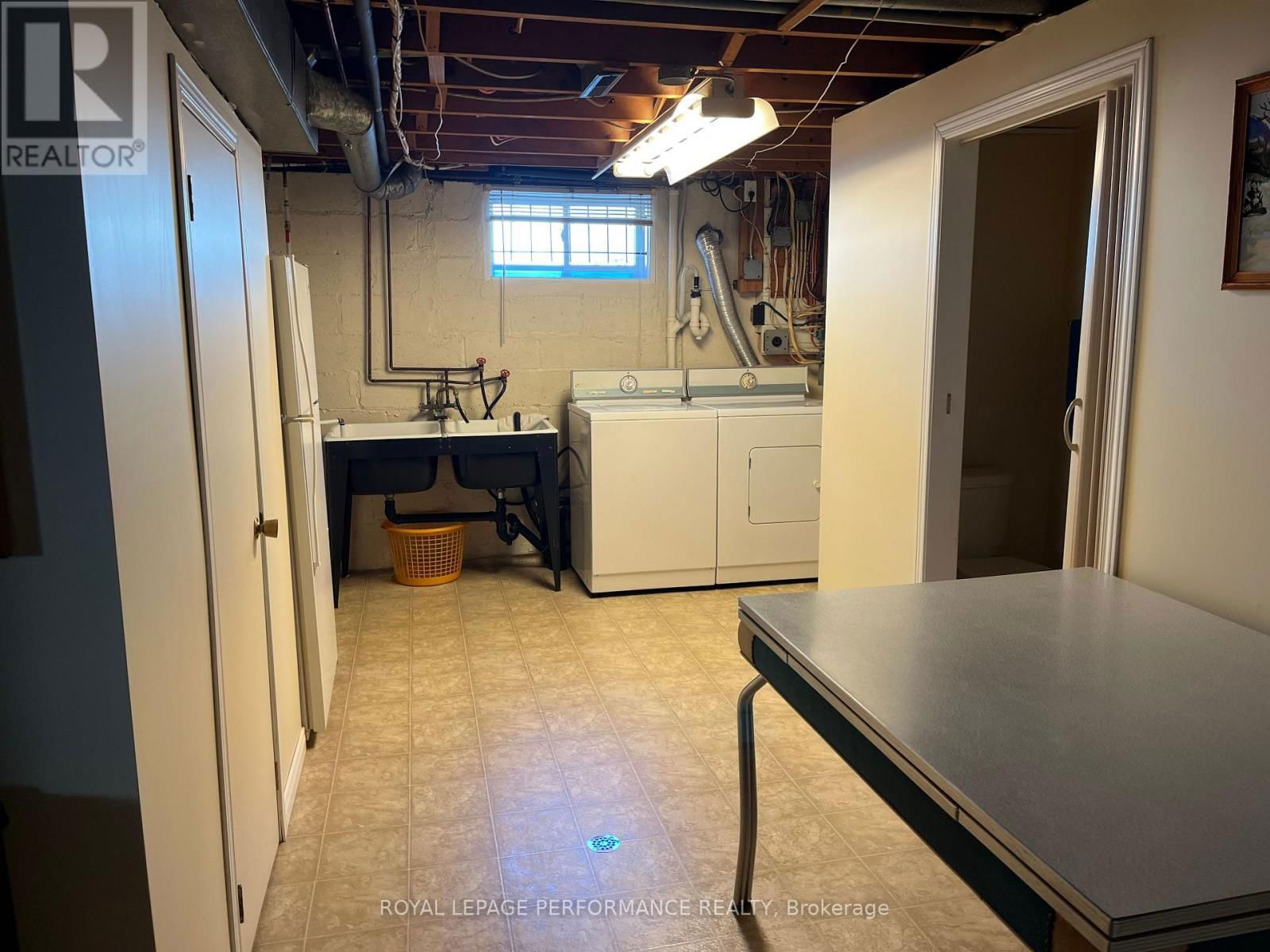 614 MONTCALM STREET Image 25