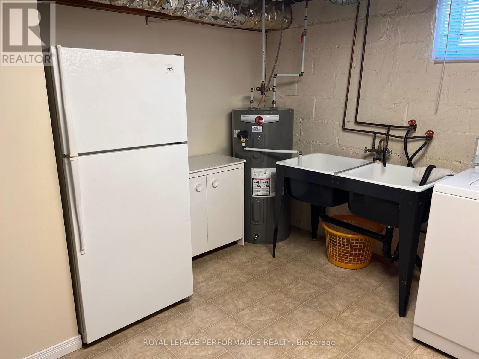 614 MONTCALM STREET Image 26