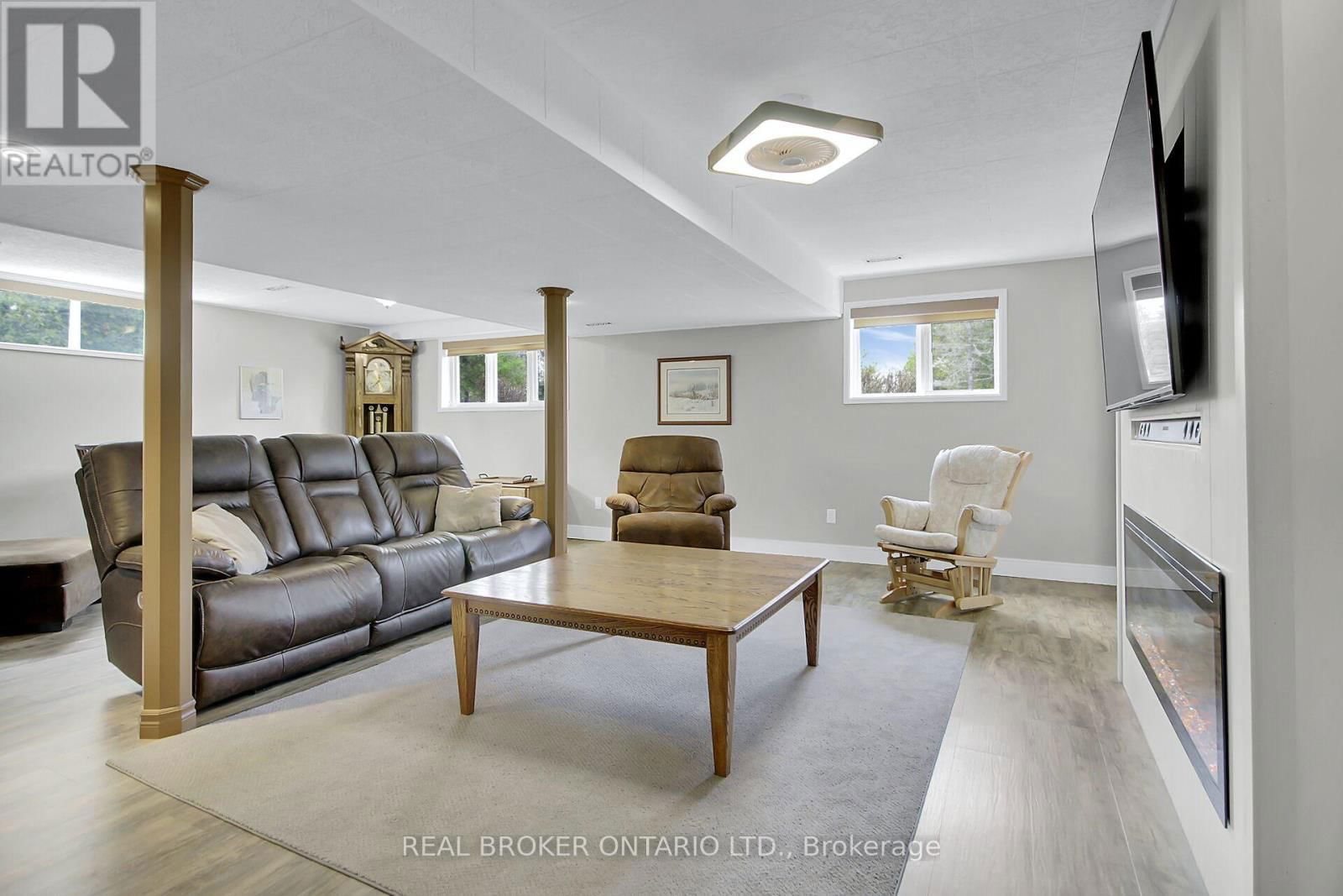 104 LADY SLIPPER WAY Image 24