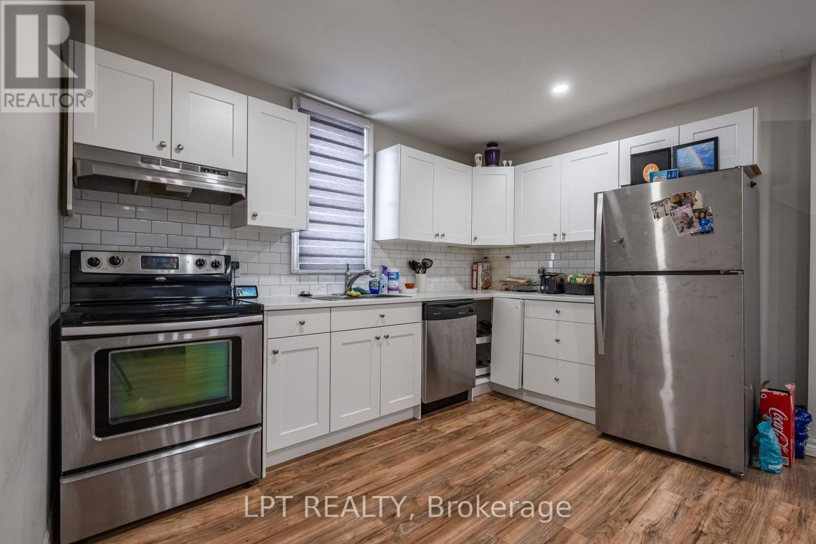 695 VICTORIA STREET Image 14
