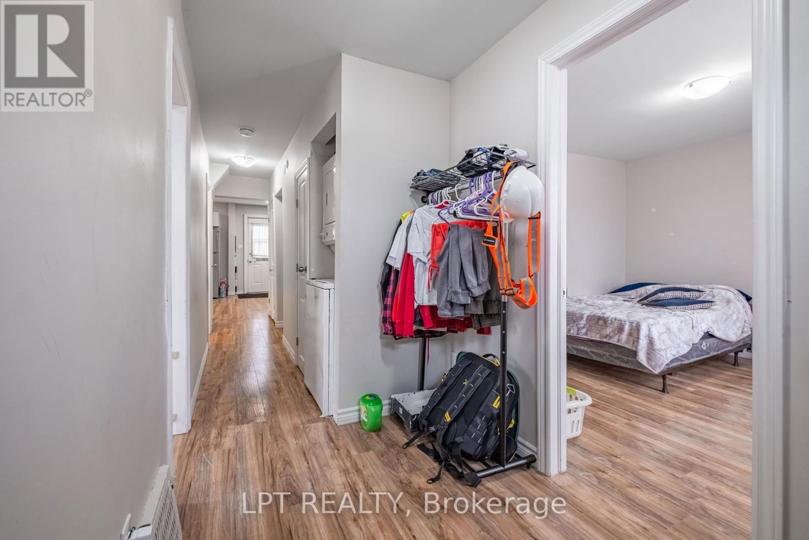 695 VICTORIA STREET Image 16