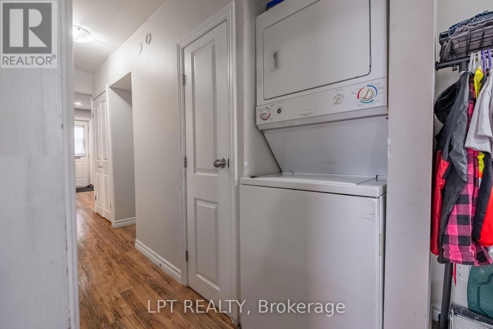 695 VICTORIA STREET Image 20