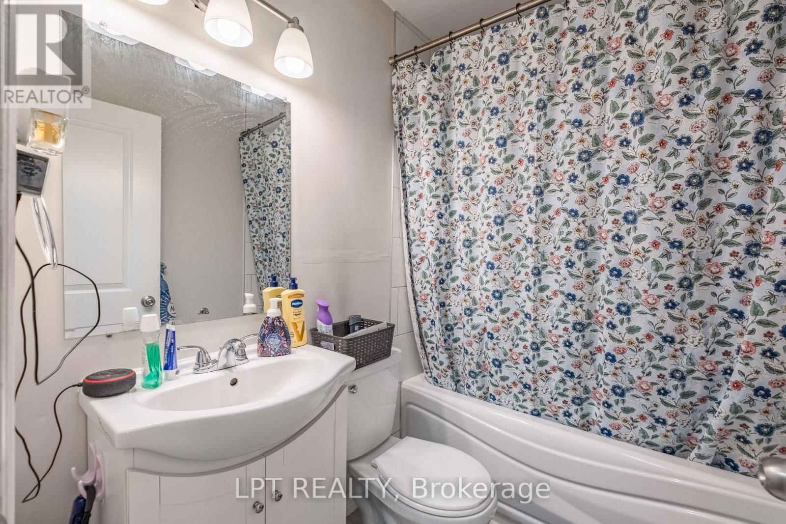 695 VICTORIA STREET Image 23