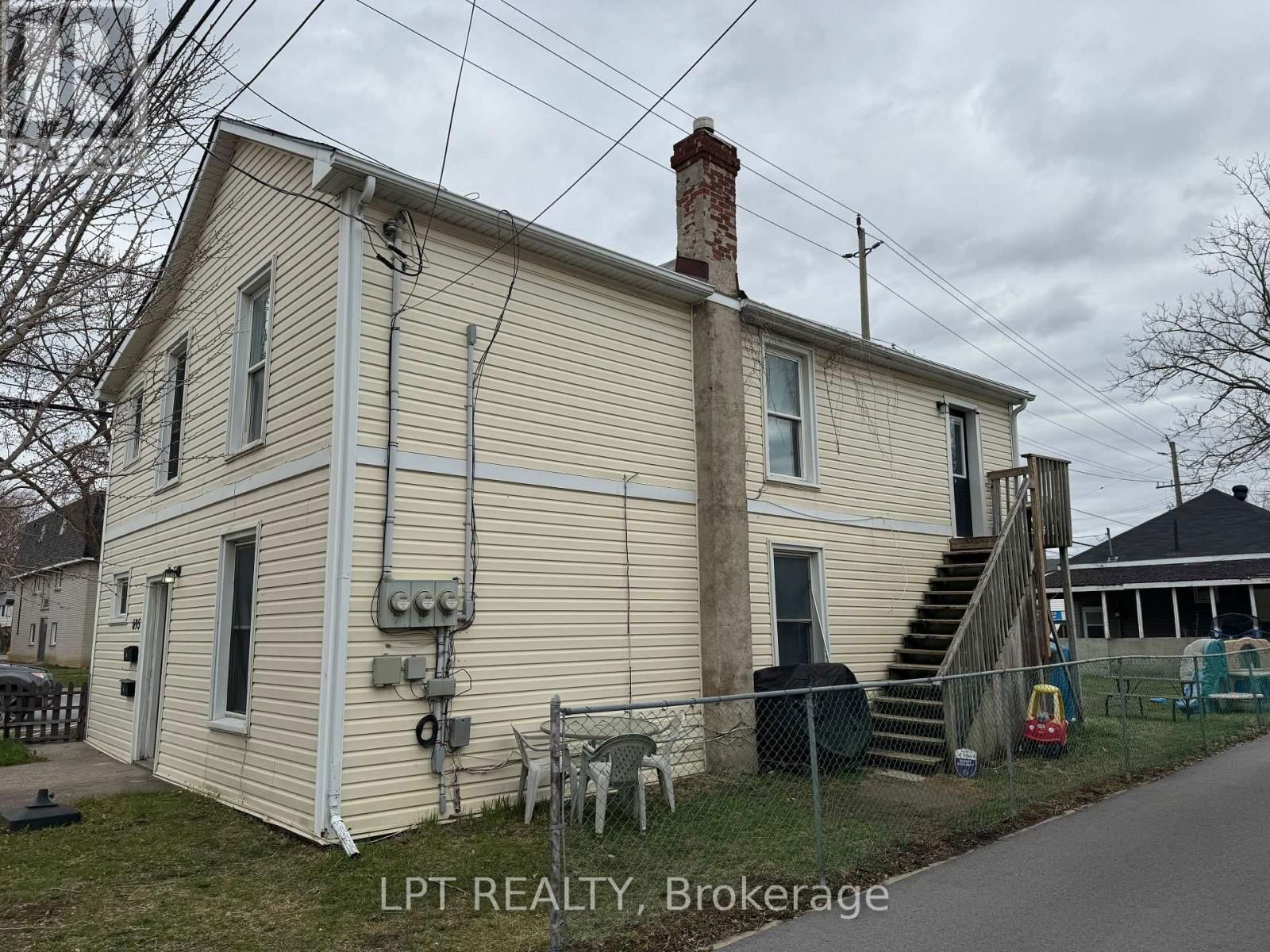 695 VICTORIA STREET Image 27