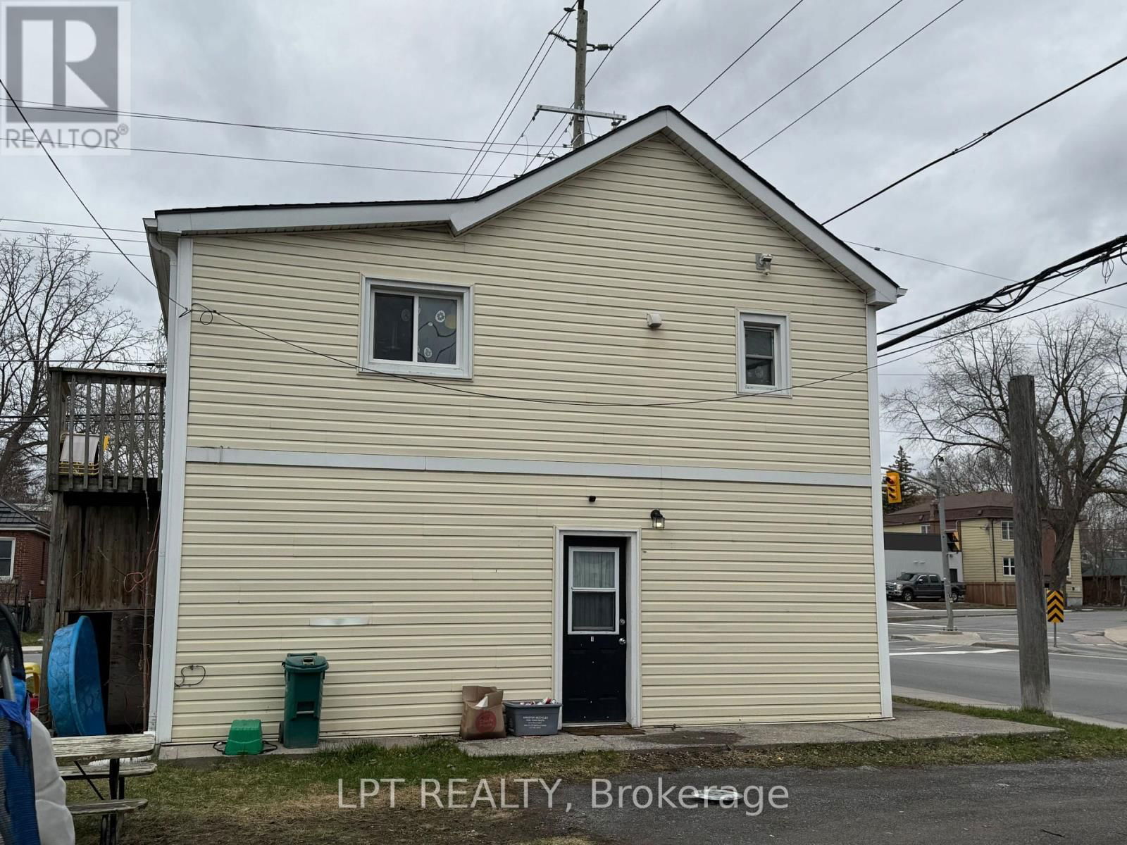 695 VICTORIA STREET Image 29