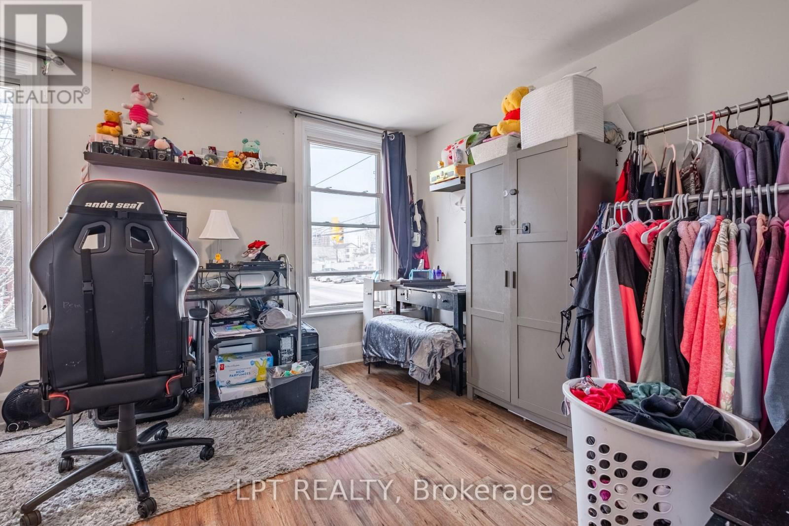 695 VICTORIA STREET Image 7