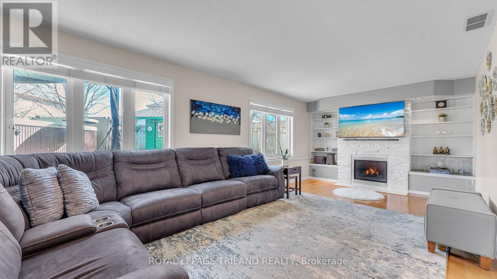 495 AMBLESIDE DRIVE Image 10