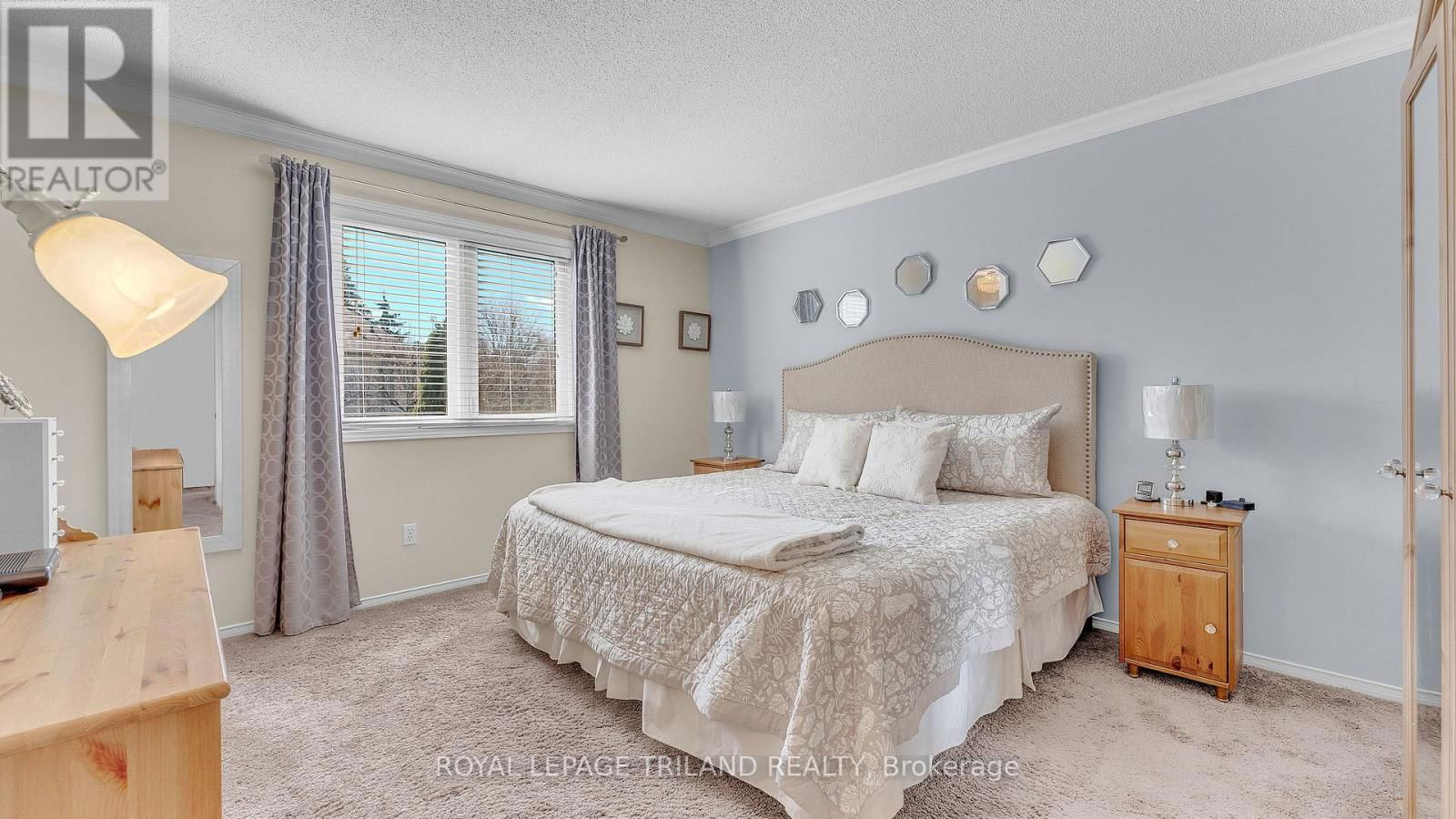 495 AMBLESIDE DRIVE Image 13