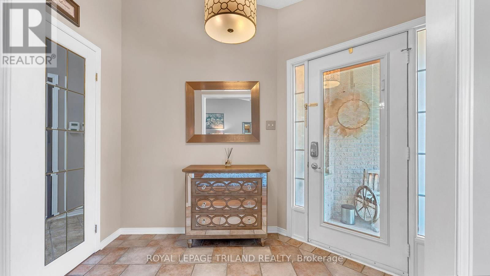 495 AMBLESIDE DRIVE Image 2