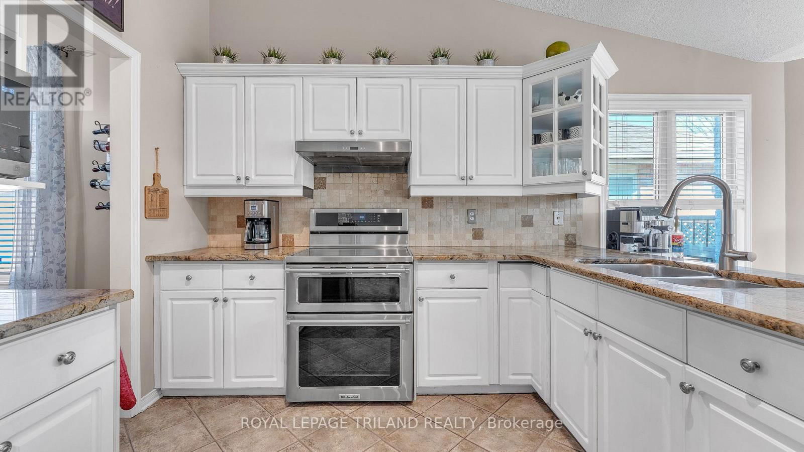 495 AMBLESIDE DRIVE Image 5
