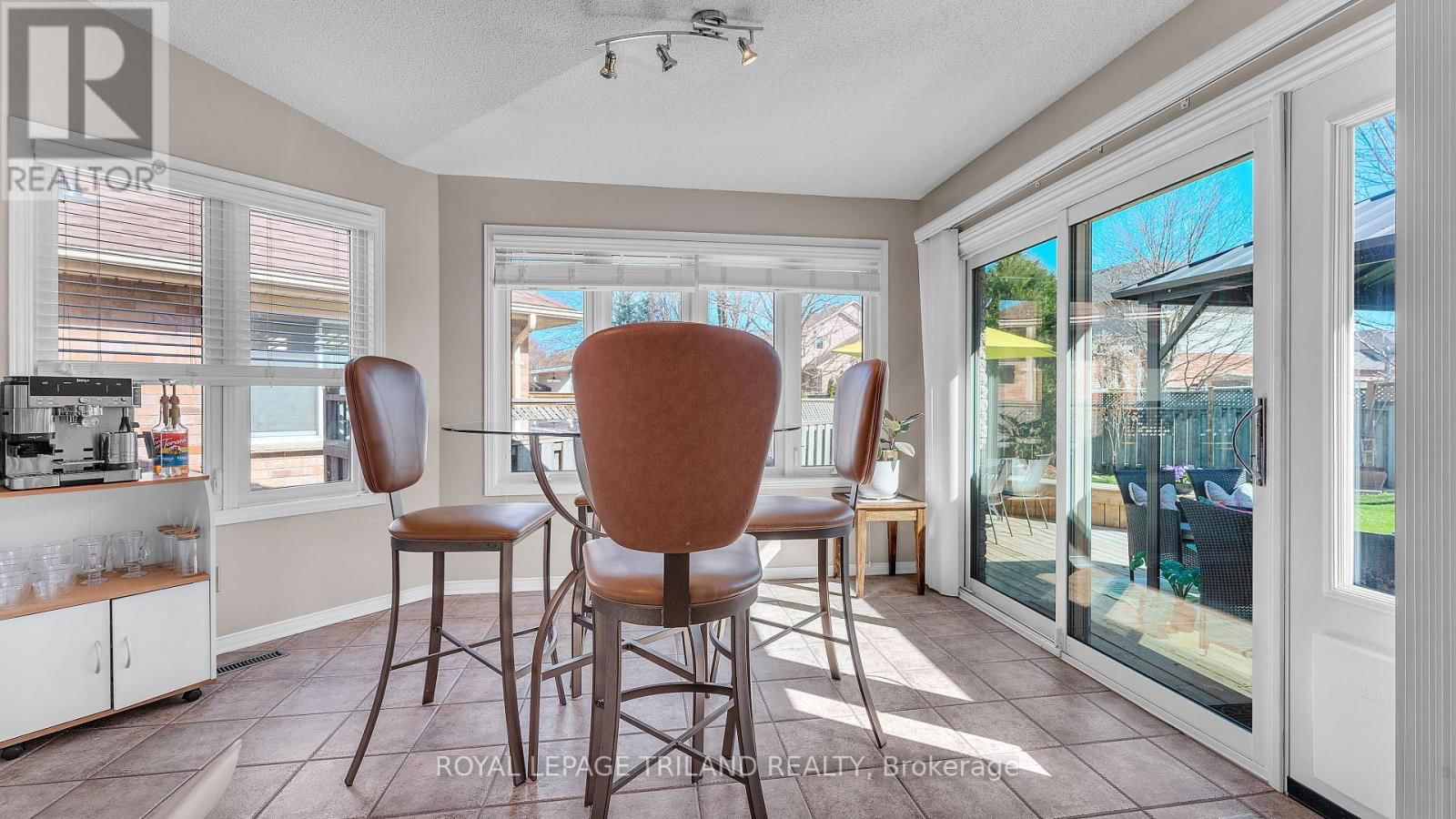 495 AMBLESIDE DRIVE Image 8