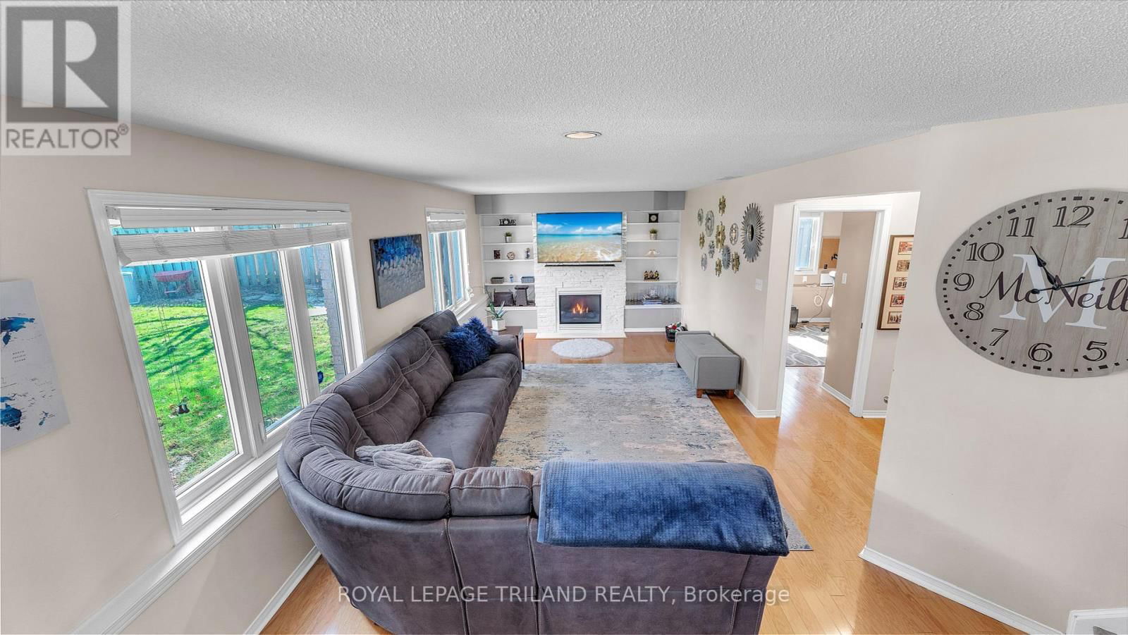 495 AMBLESIDE DRIVE Image 9