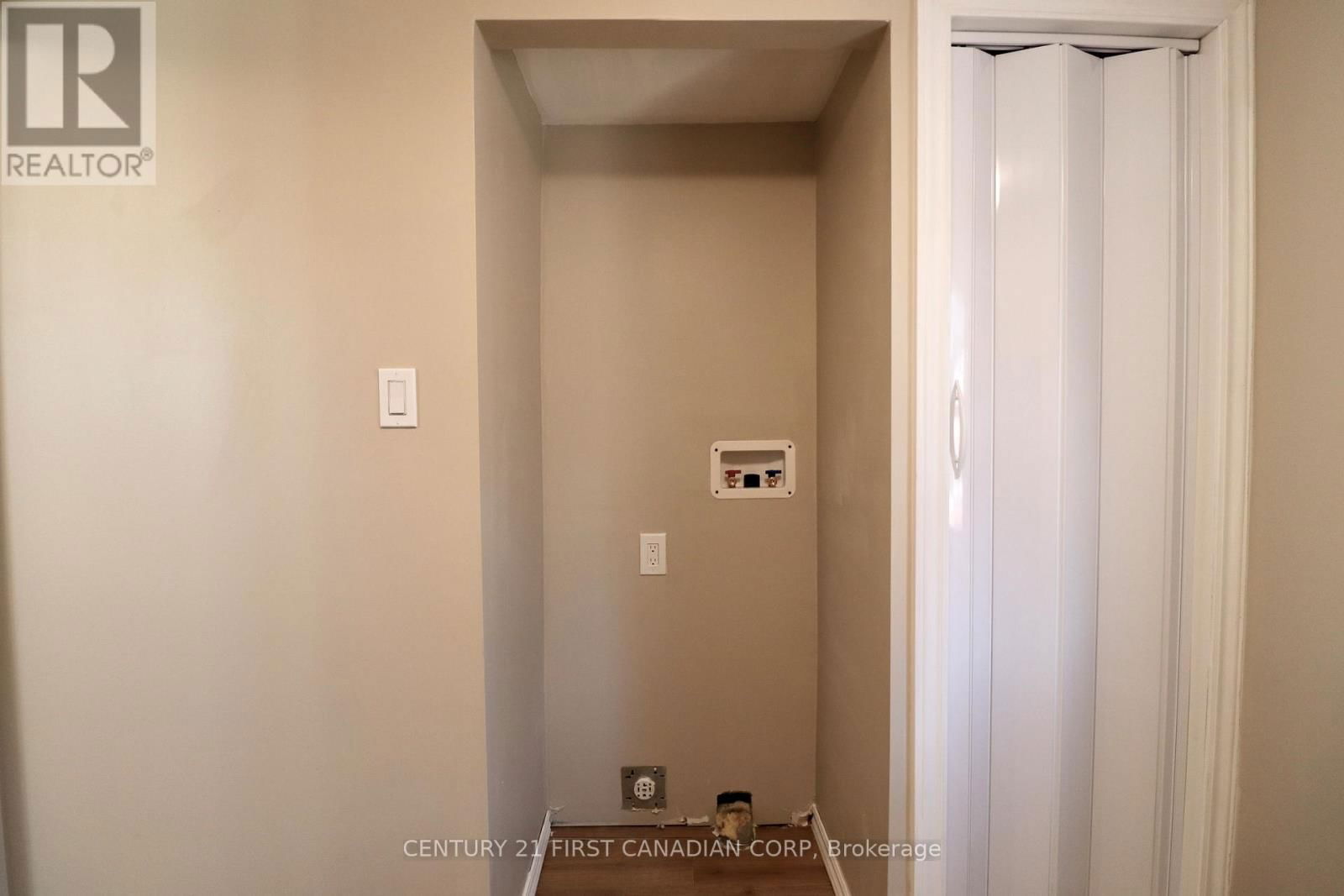 82 - 3100 DORCHESTER ROAD Image 16