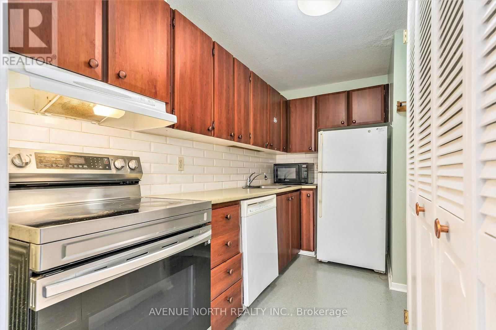 5 - 51 SHERWAY DRIVE Image 5