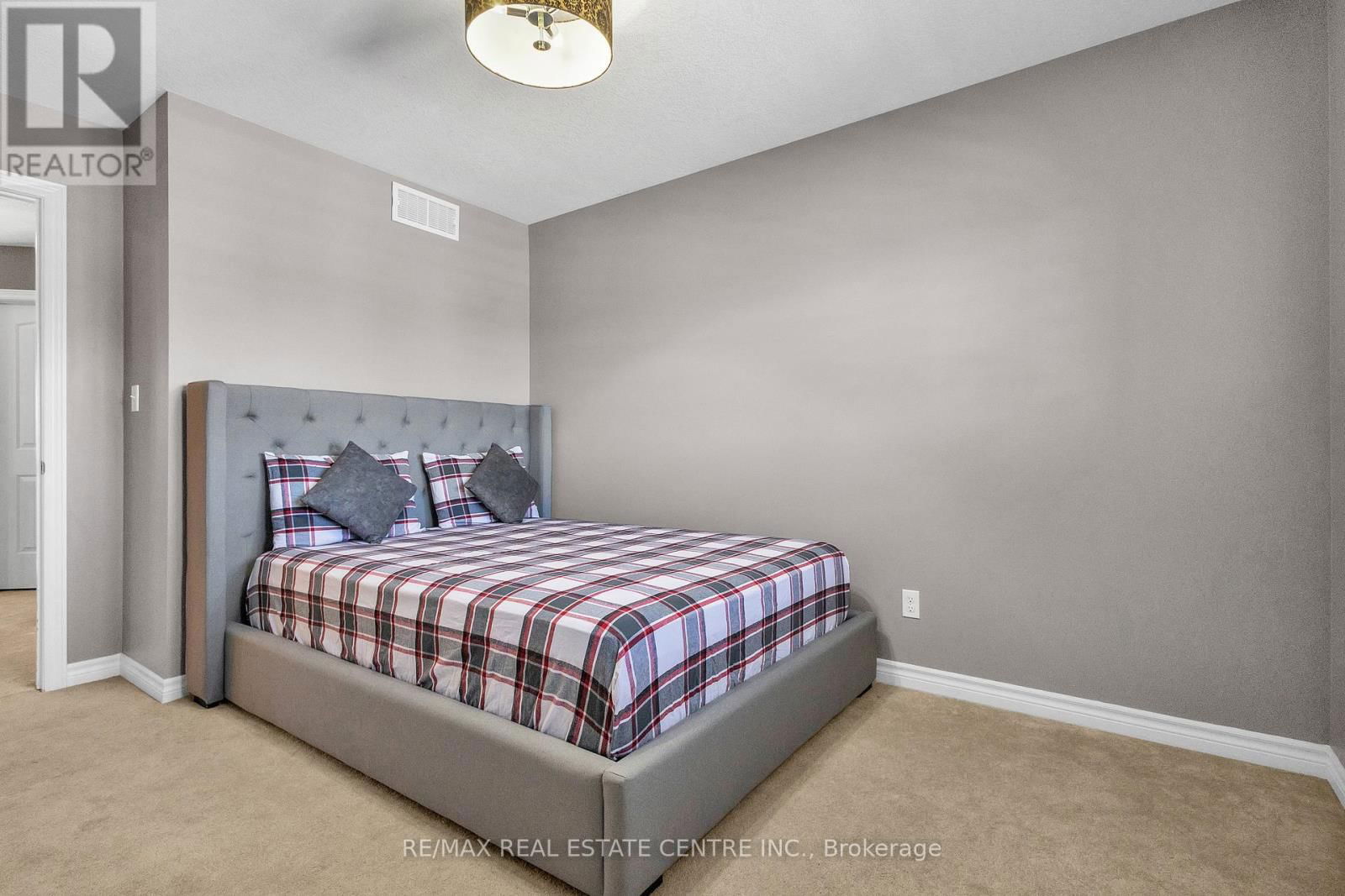 801 HALIFAX ROAD Image 32