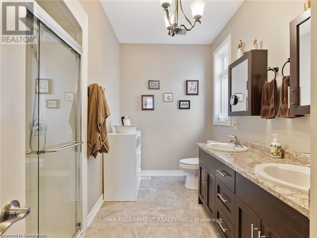 58 ROSEWOOD CRESCENT Image 25