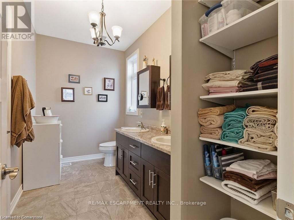 58 ROSEWOOD CRESCENT Image 26