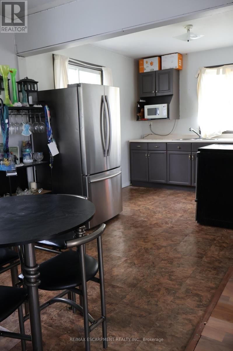 2313 ST ANNS ROAD Image 11