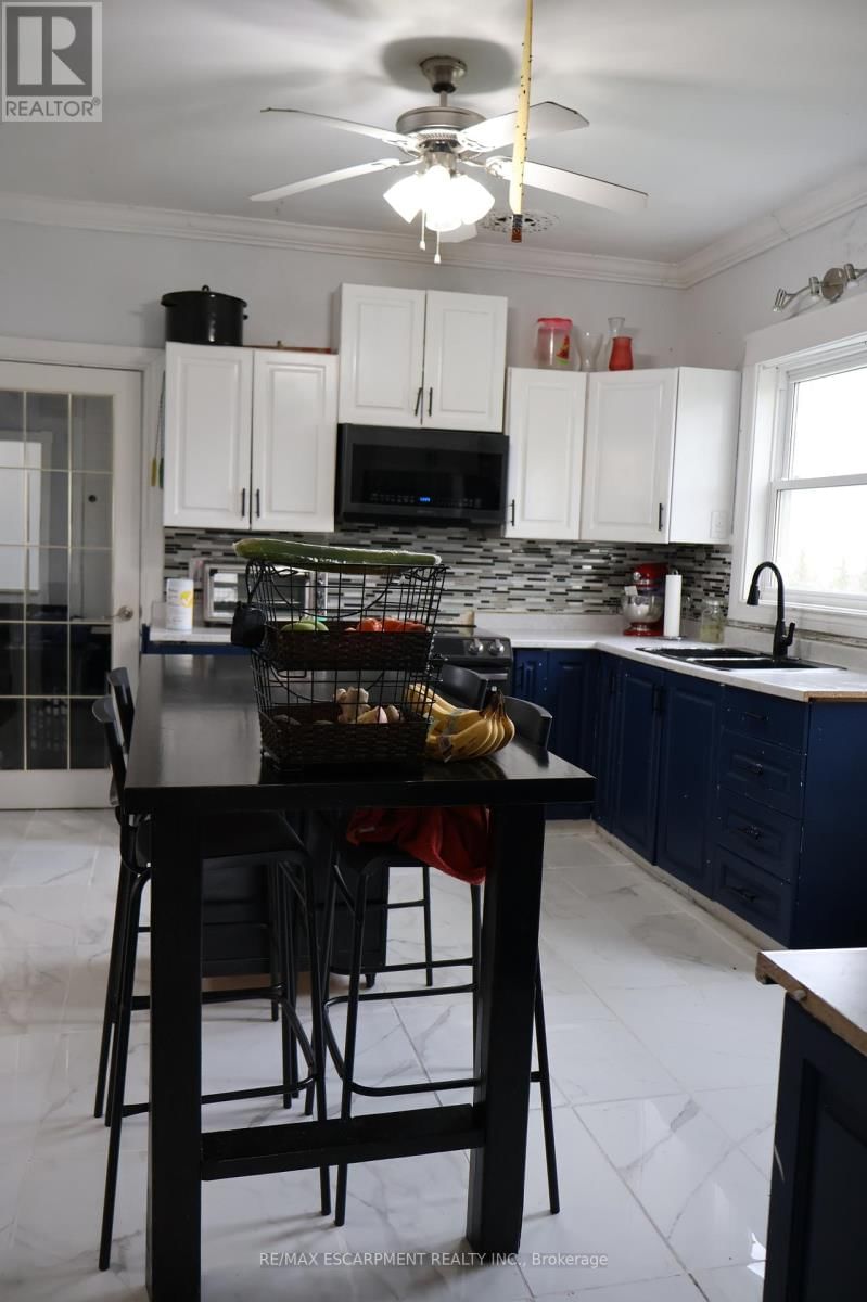 2313 ST ANNS ROAD Image 12