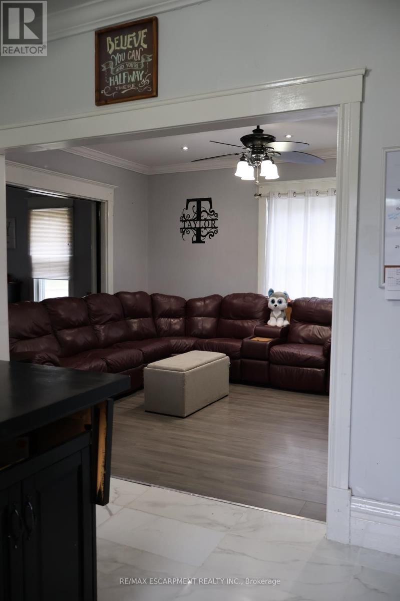 2313 ST ANNS ROAD Image 28