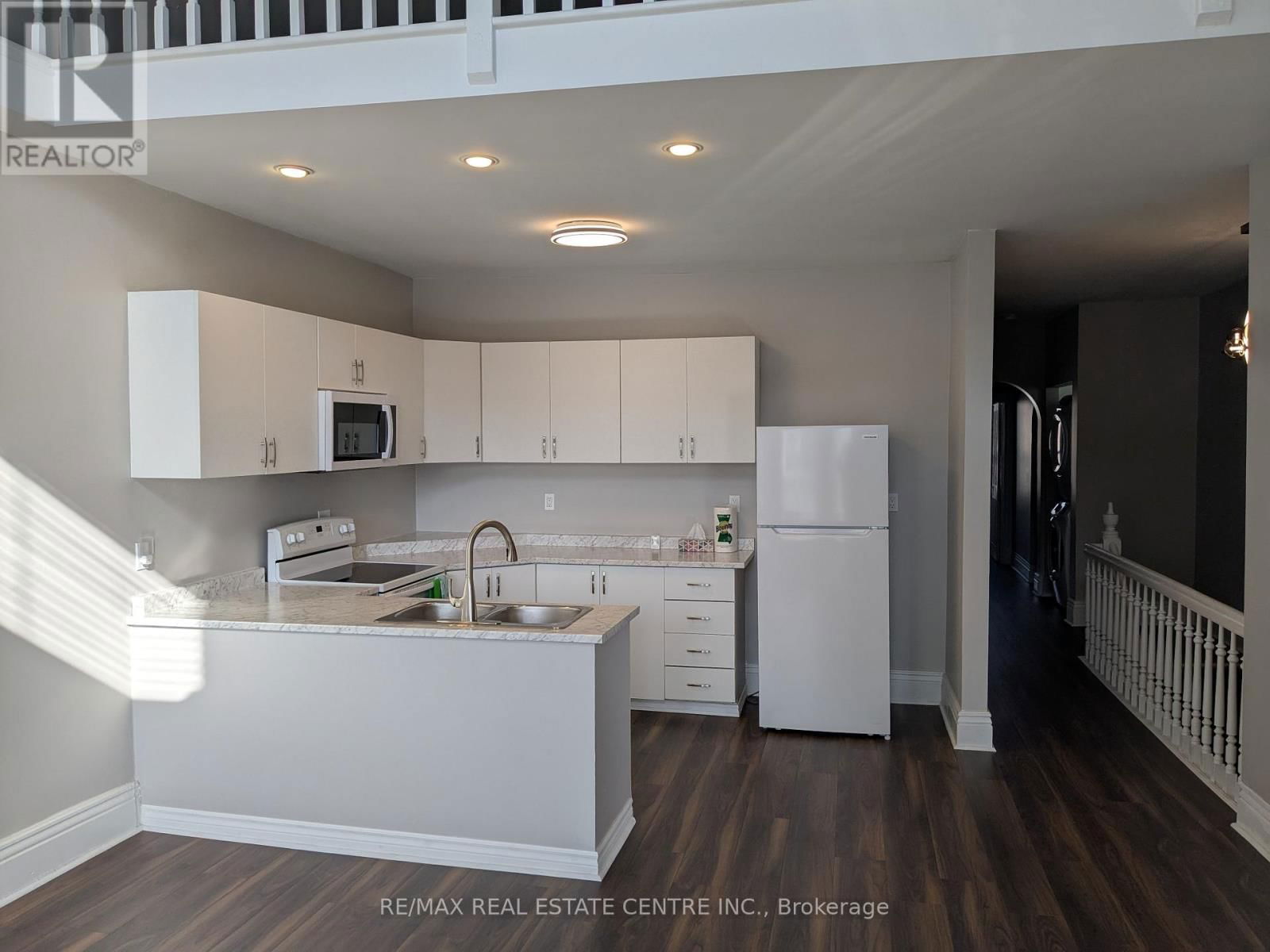 153 WELLINGTON STREET SOUTH Image 2