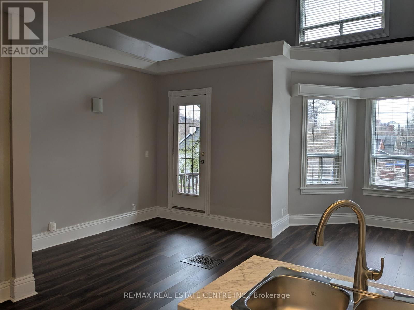 153 WELLINGTON STREET SOUTH Image 5
