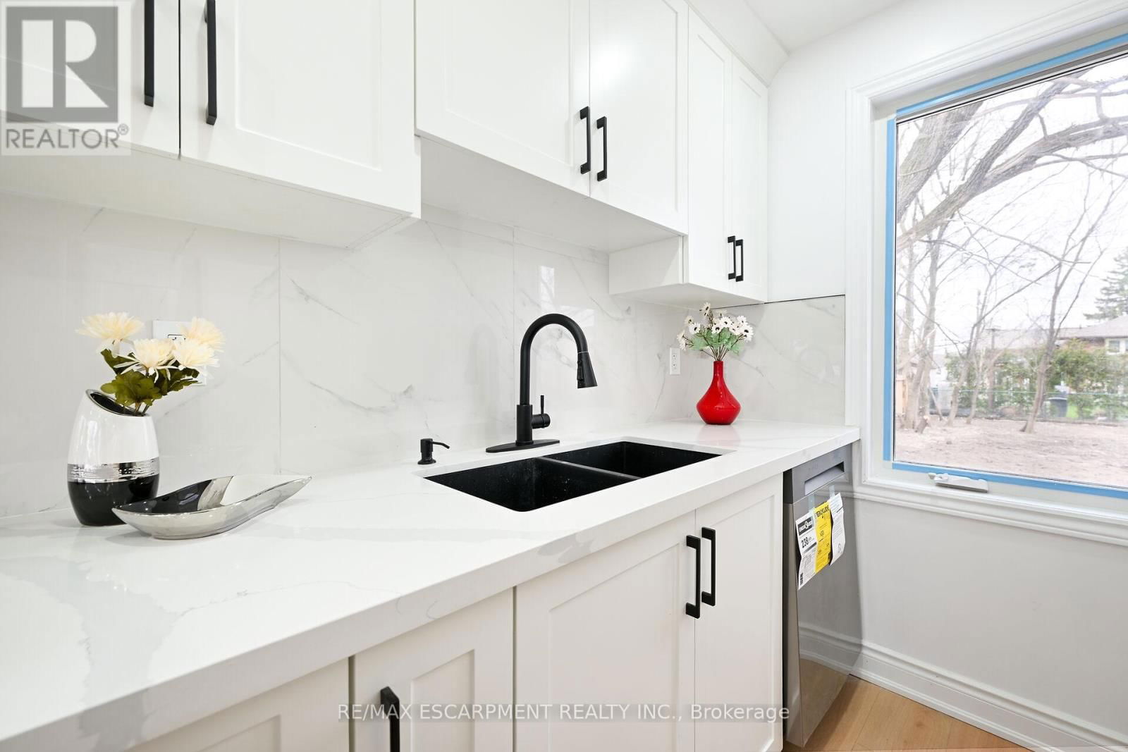 35 DOROTHY STREET Image 12