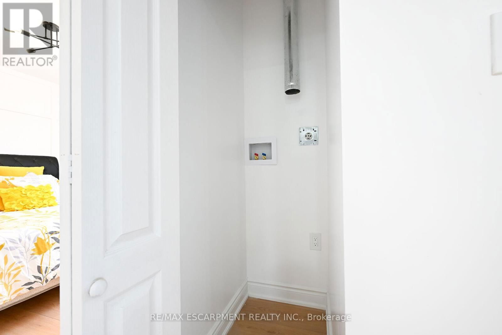 35 DOROTHY STREET Image 24