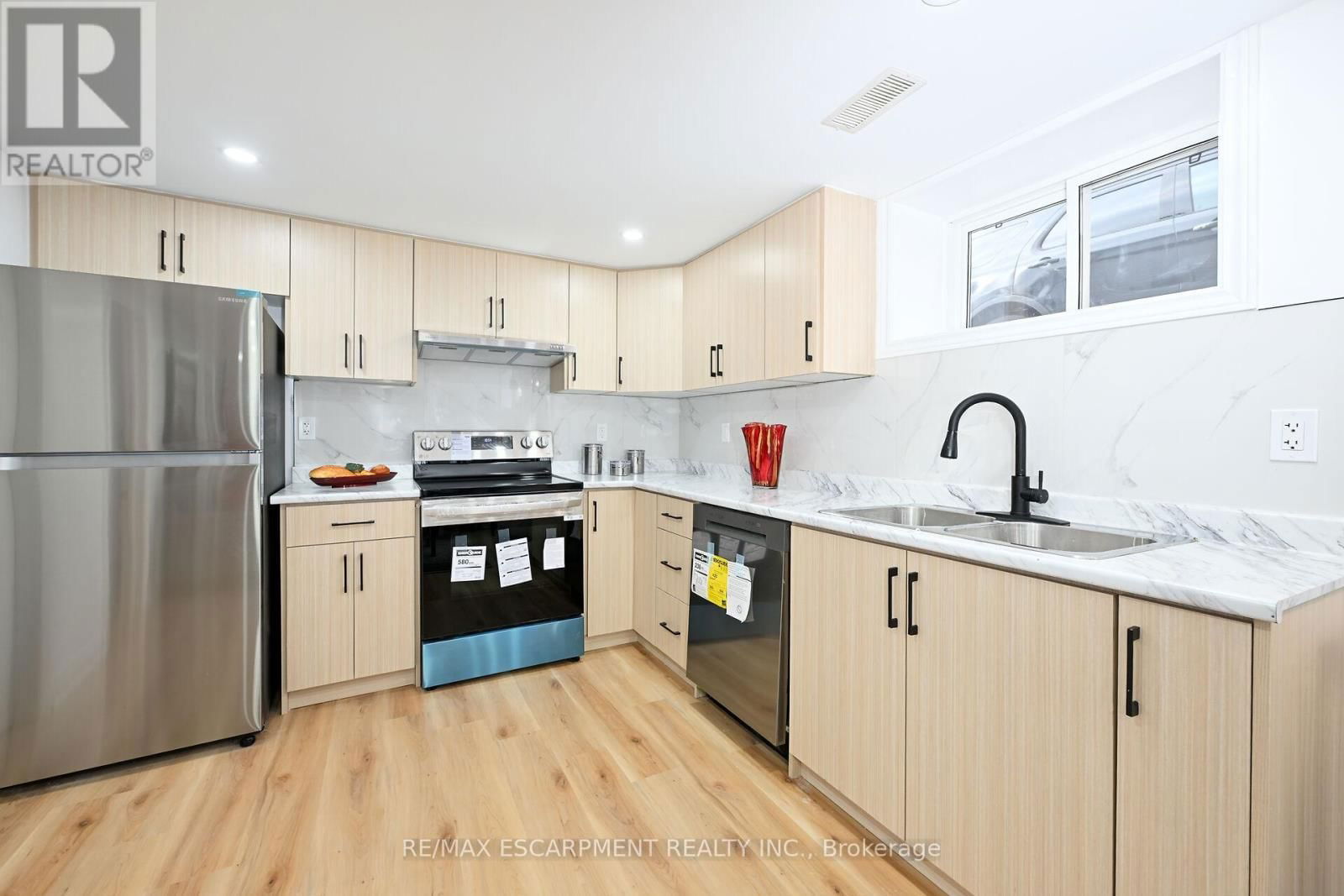 35 DOROTHY STREET Image 26