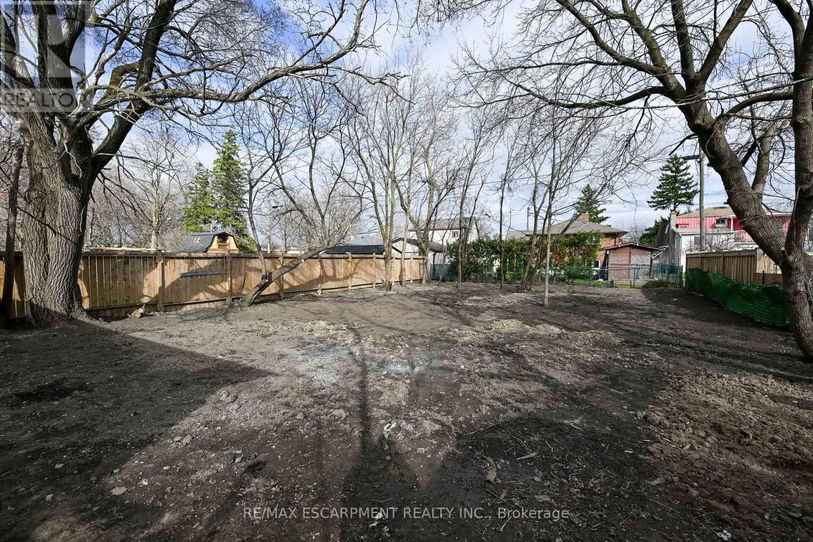 35 DOROTHY STREET Image 40