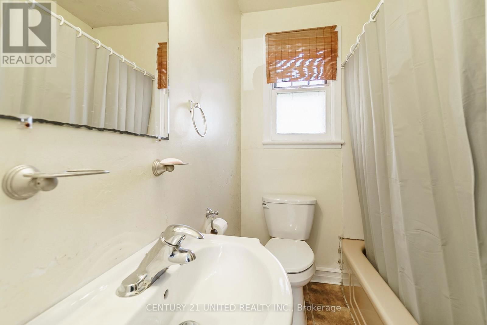 319 ELIAS AVENUE Image 12