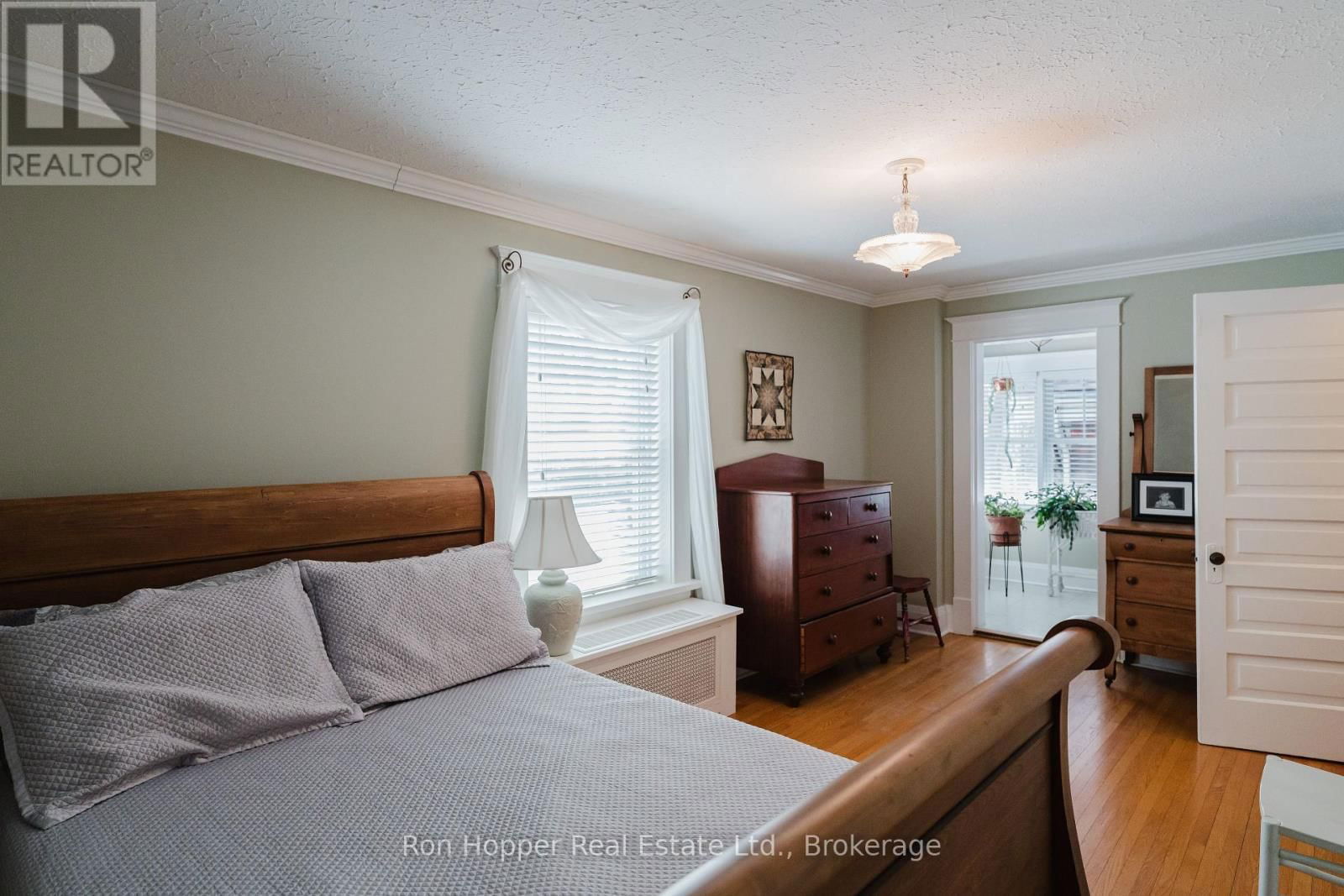 525 9TH STREET EAST Image 20