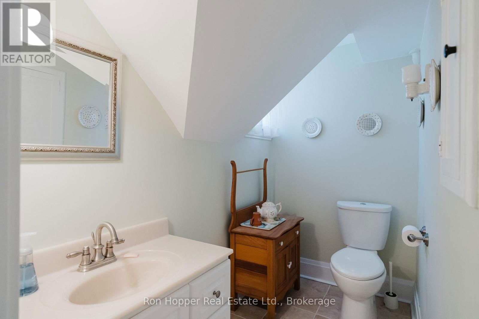 525 9TH STREET EAST Image 26