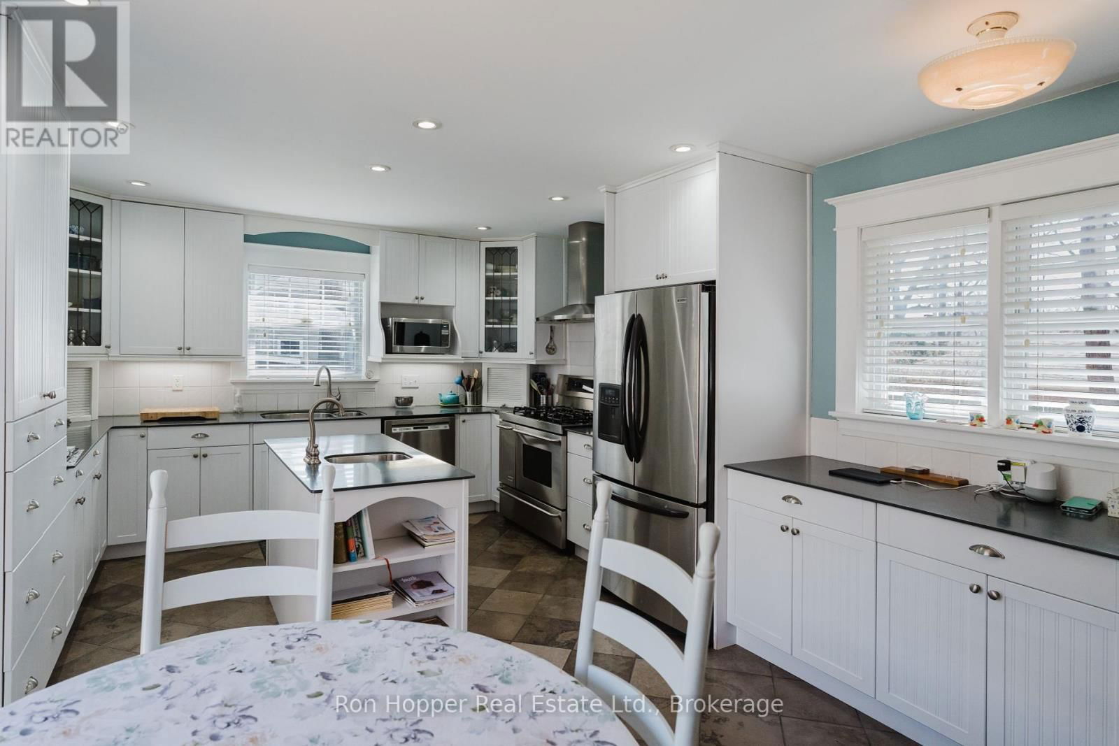 525 9TH STREET EAST Image 9