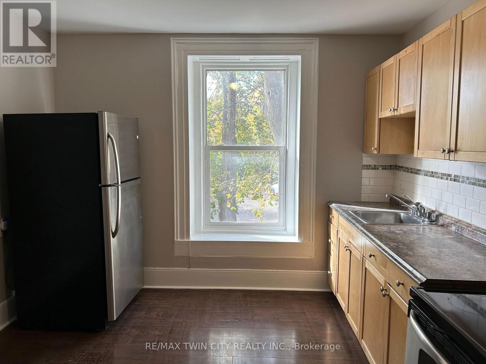 840-846 KING STREET EAST Image 32