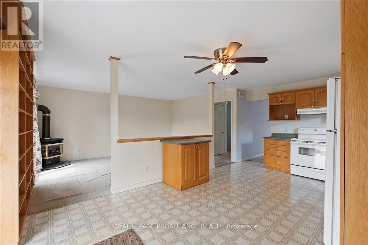 13 HICKORY GROVE Image 11
