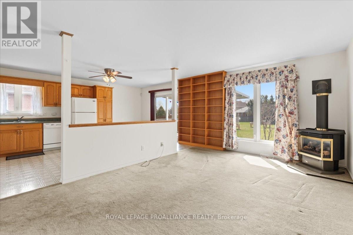 13 HICKORY GROVE Image 15