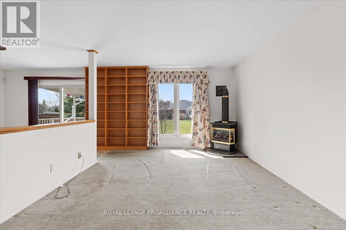 13 HICKORY GROVE Image 16